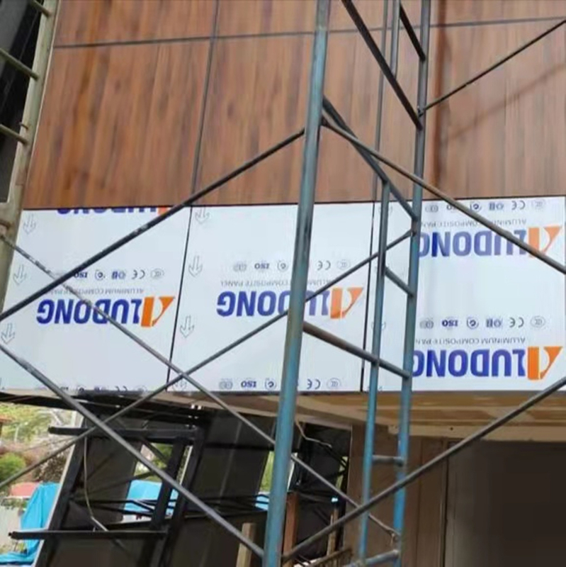 পিলিং শক্তি 7N/mm এর বেশি PVDF অ্যালুমিনিয়াম কম্পোজিট প্যানেল ফায়ারপ্রুফ গ্রেড B1/A2